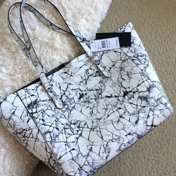 Kendall + Kylie tote with pouch - Picture 2 of 8